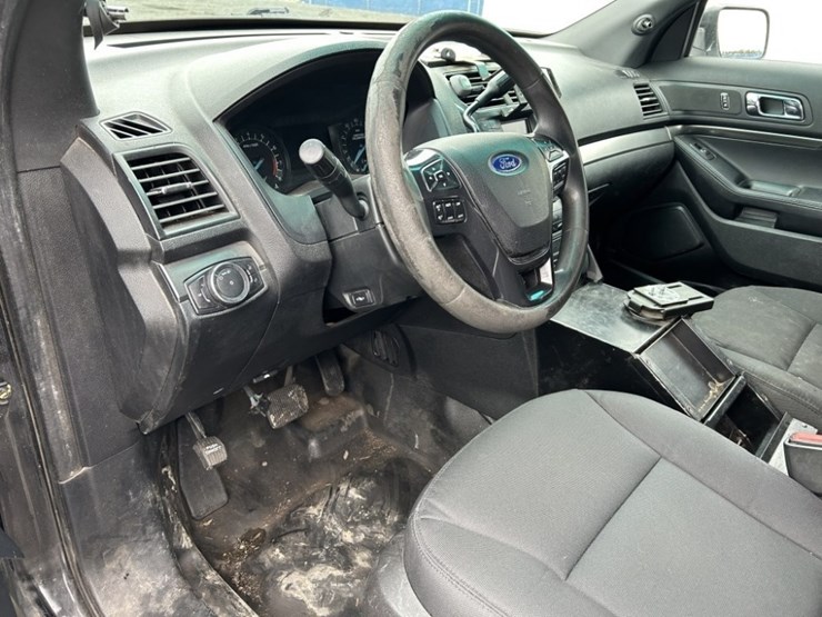 2016-ford-explorer-image-19