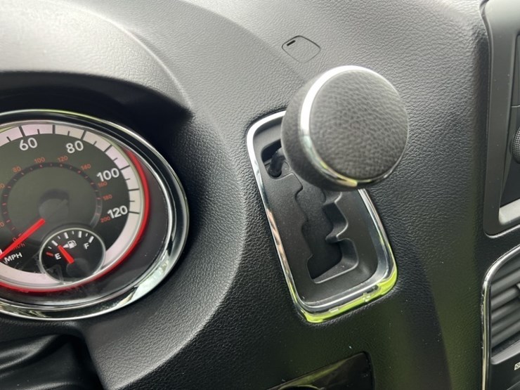 2012-dodge-grand-caravan-image-33