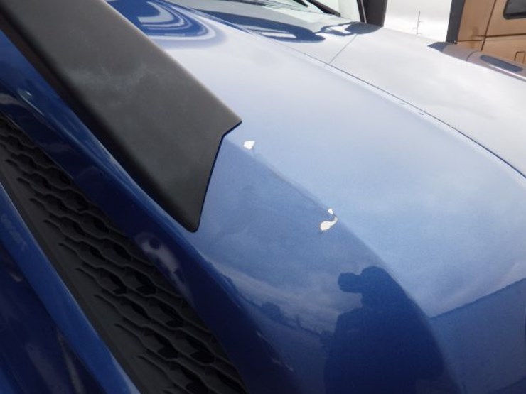 2018-volvo-vnl300-image-4