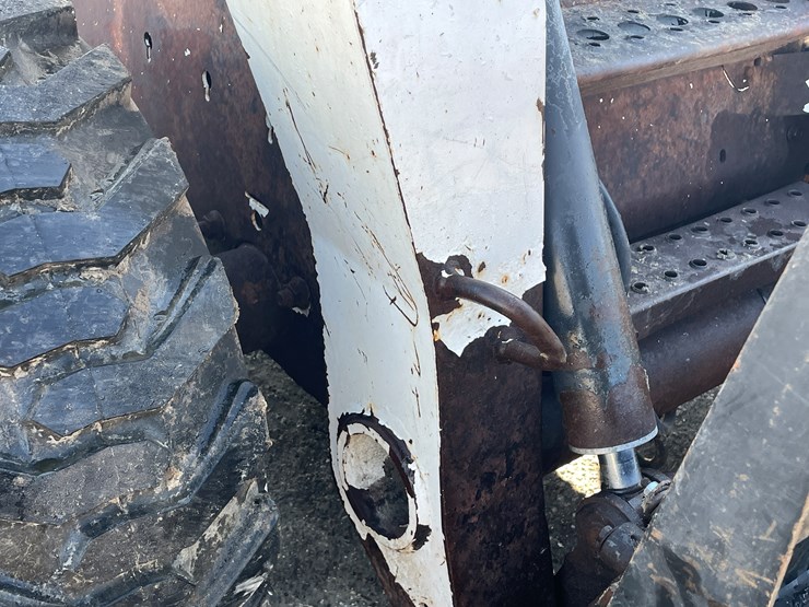 2008-bobcat-s330-image-36