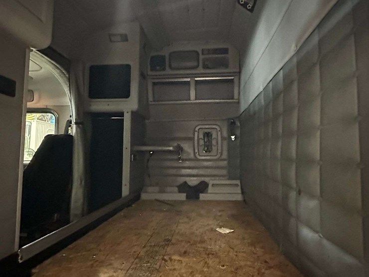 2007-peterbilt-379-image-47