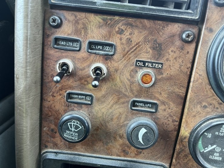 2004-peterbilt-330-image-25