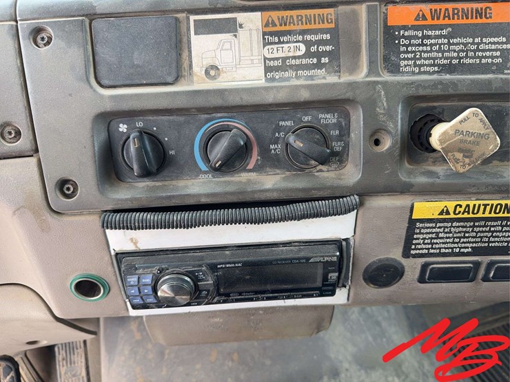 2002-sterling-m8500-image-36