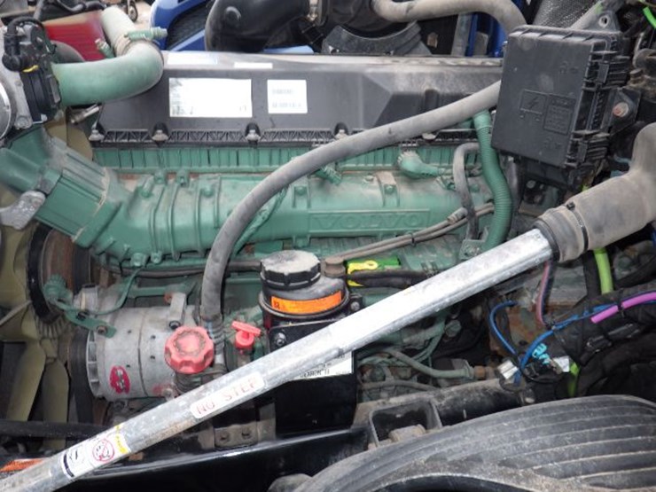 2018-volvo-vnl300-image-20