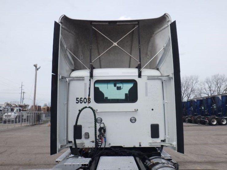 2024-kenworth-t680-image-11