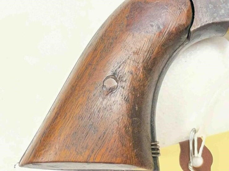 remington's-revolver-image-20