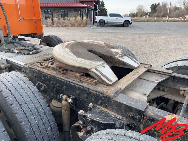 2004-peterbilt-379-image-34