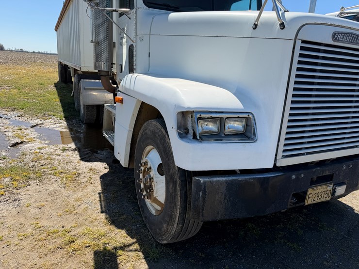 #42453-•-1996-freightliner-daycab-truck-tractor-vin:-1fupdcxb8th744360-image-34