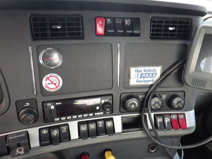 2022-kenworth-t680-image-17