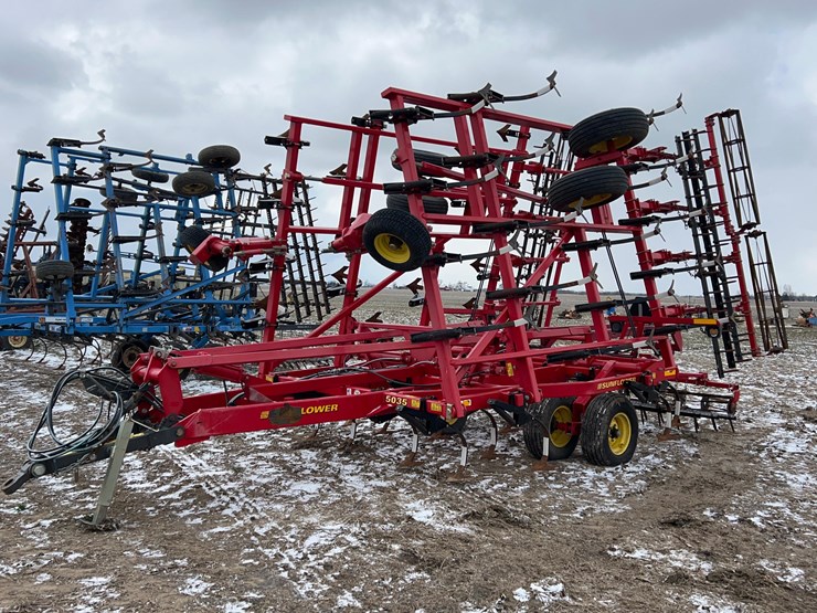 28.5'-sunflower-5035-field-cultivator-image-1