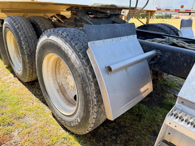 #42452-•-2007-international-l9427-daycab-truck-tractor-vin:-2hscnapr37c468369-image-11