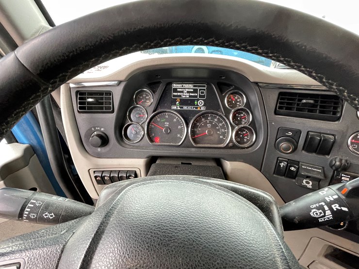 2019-peterbilt-579-image-54