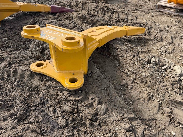 caterpillar-320-image-5