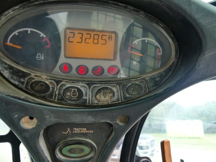 2014-bobcat-t870-image-16