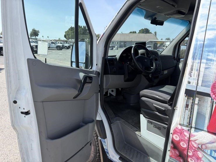 2011-utility-van-image-13