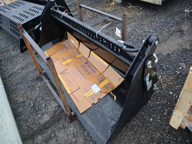 future-skid-steer-4-in-1-bucket-image-2