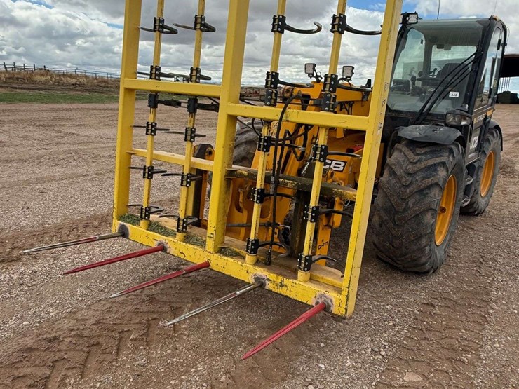 2021-jcb-542-70-agri-plus-image-21