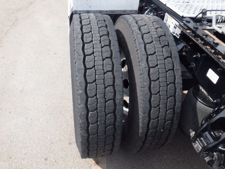 2024-kenworth-t680-image-16