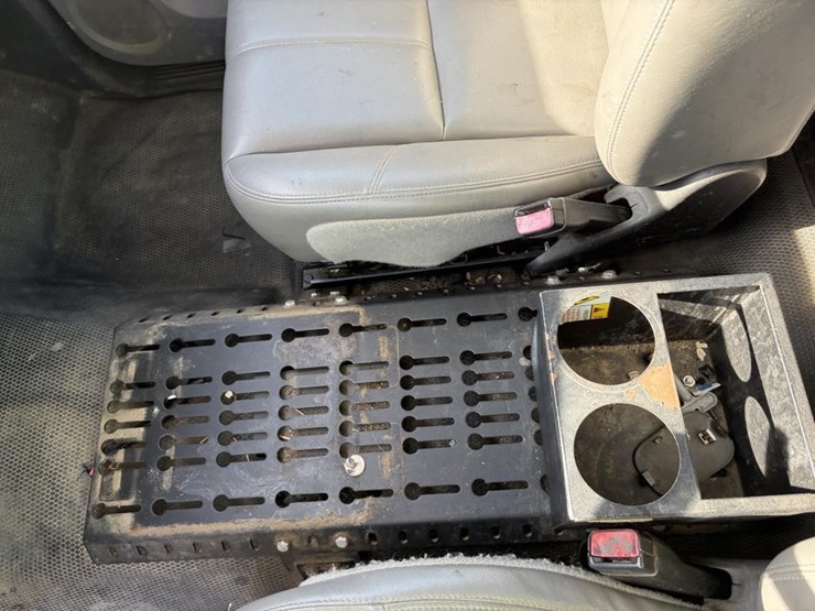 2010-chevrolet-silverado-2500-image-15