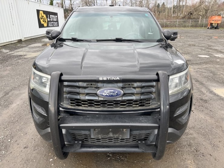 2016-ford-explorer-image-8