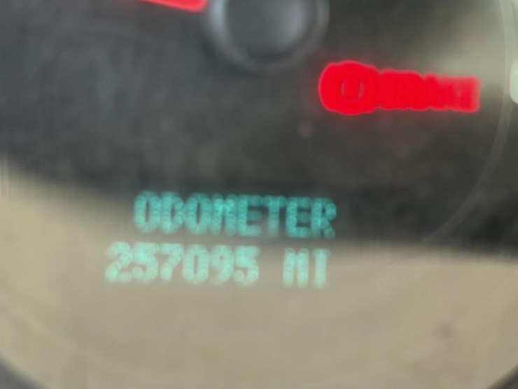 2013-chevrolet-2500-image-9