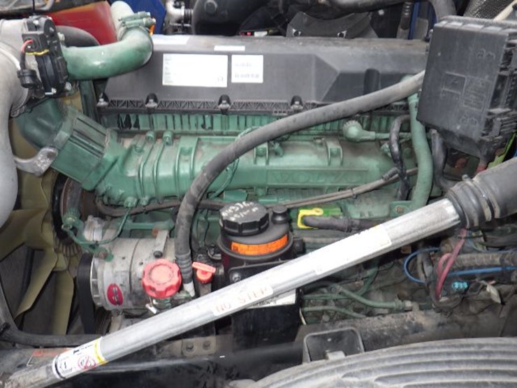 2018-volvo-vnl300-image-22