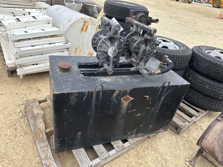 #32-•-100-gallon-steel-tank-with-pump-and-meter-image-1