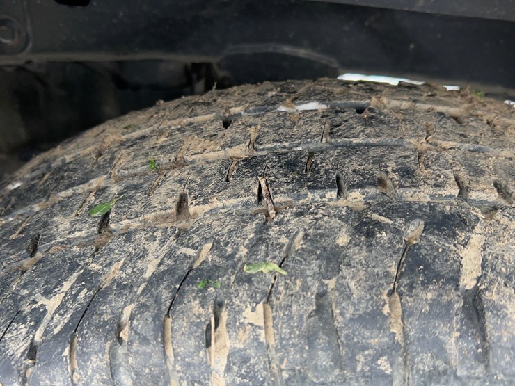 2011-chevrolet-3500hd-image-36