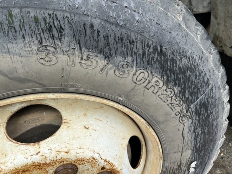 2004-peterbilt-330-image-15