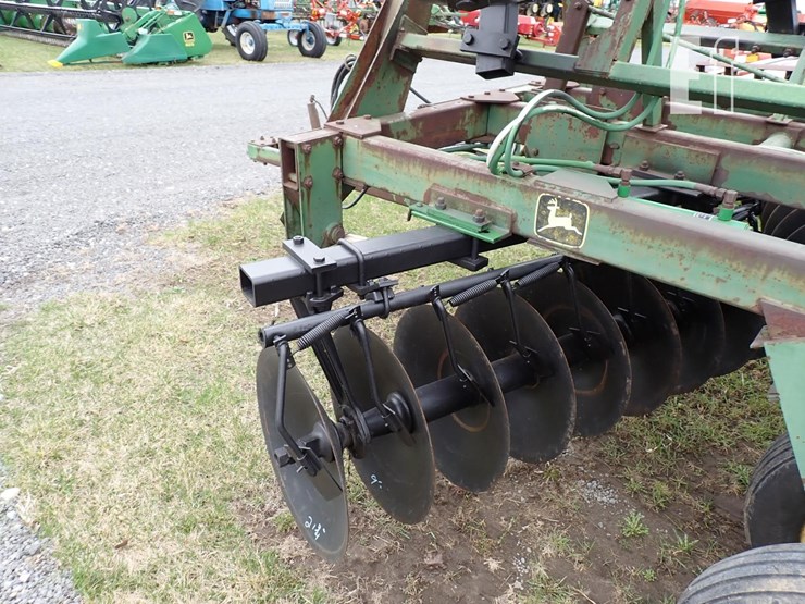 john-deere-230-image-12