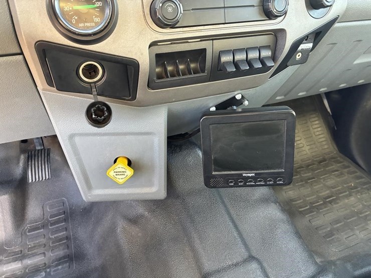 2013-ford-f650-xlt-image-17