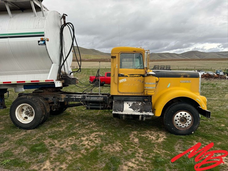 1964-kenworth-w923-image-4