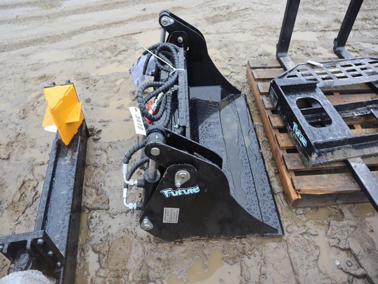 future-mini-skid-steer-4-in-1-bucket-image-3