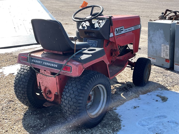 massey-ferguson-1200-image-3
