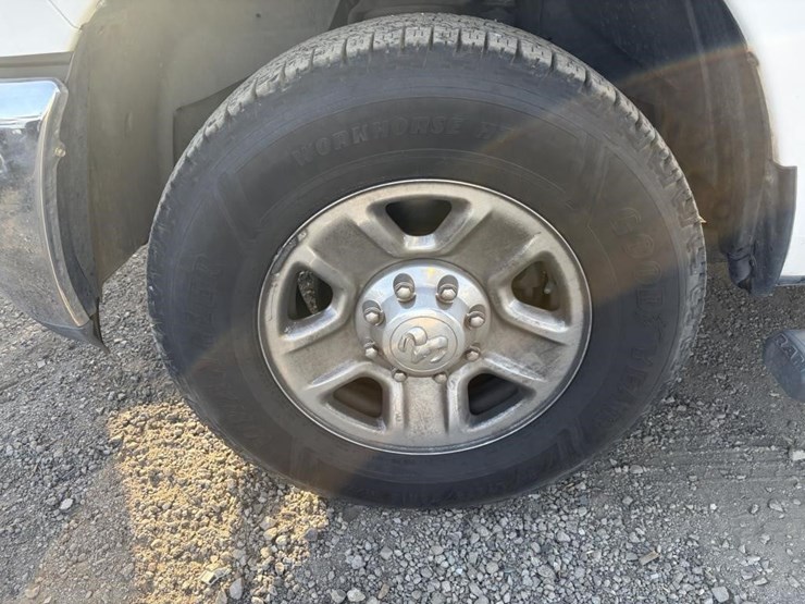 2016-dodge-2500-image-26