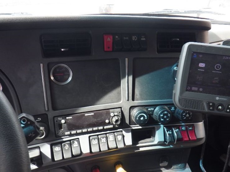 2022-kenworth-t680-image-19