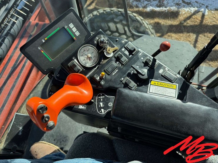 hesston-8450-image-24