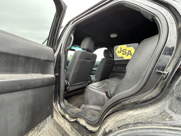 2016-ford-explorer-image-25