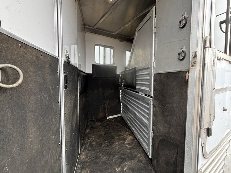 #1075-•-2005-featherlite-(4)-horse-slant-load-trailer-with-living-quarters-(nelson,-wi)-(has-wi-title)-image-20