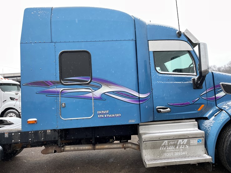 2019-peterbilt-579-image-25