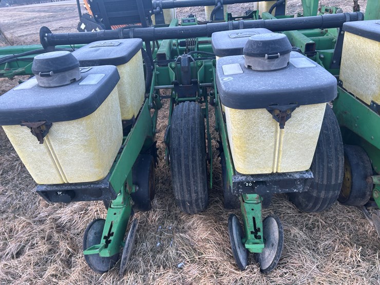 john-deere-12-image-23