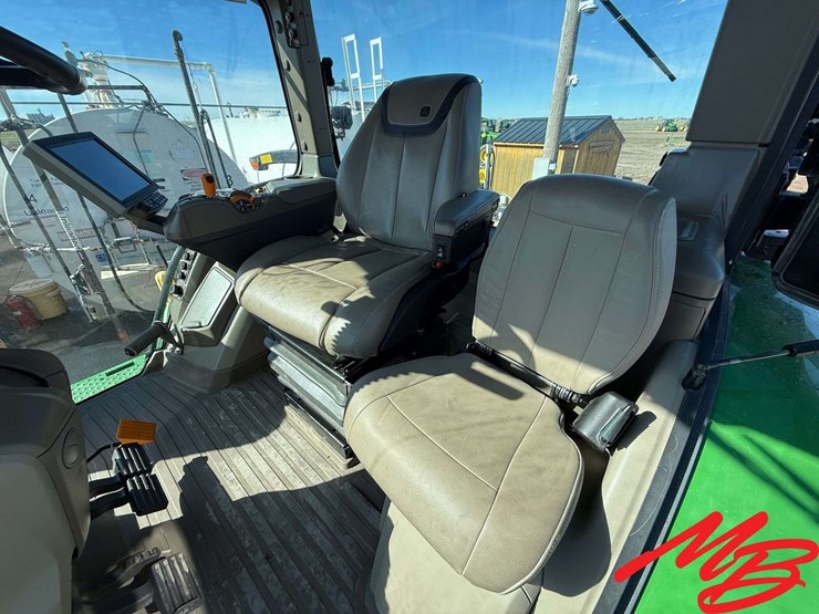 2023-john-deere-8r-370-image-23