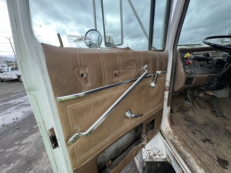 1993-ford-l8000-image-23