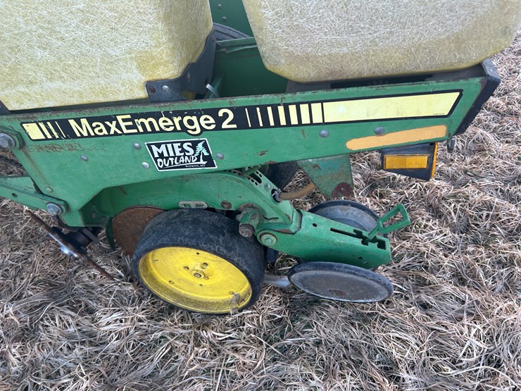 john-deere-12-image-15