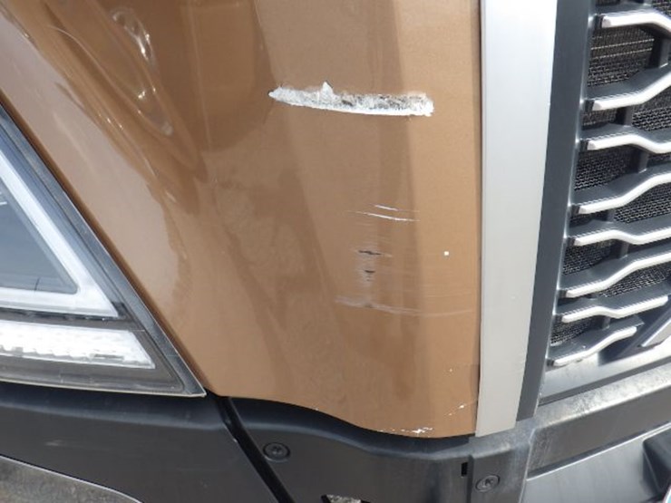 2022-volvo-vnl300-image-6