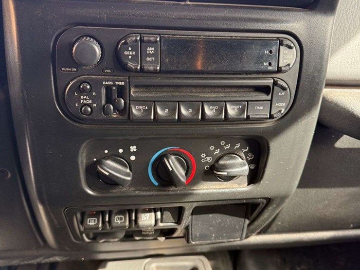 2004-jeep-wrangler-sport-image-27