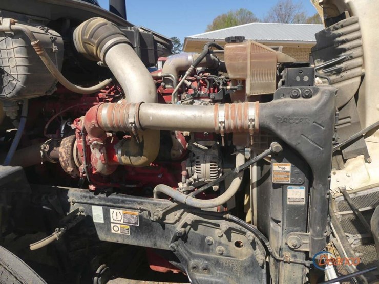 2016-peterbilt-579-image-11