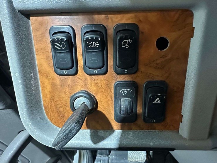 2007-peterbilt-379-image-75