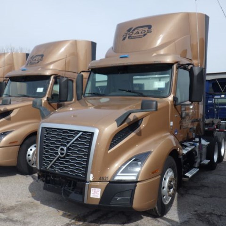 2022 VOLVO VNL300
