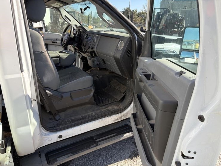 2012-ford-f550-xlt-image-9